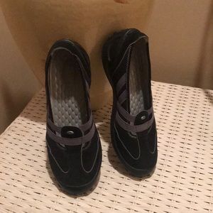 Women’s tennis shoe